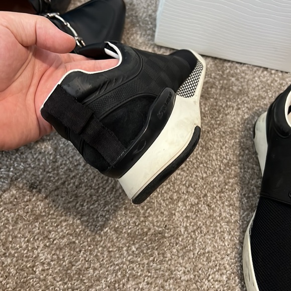 Small that’s way selling it. - Picture 7 of 15